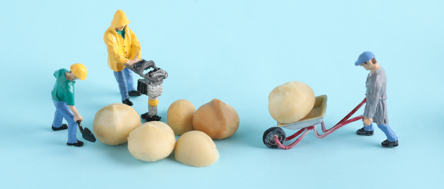 1662104785295841.jpg 摄图网_501282015_wx_创意微距劳动小人(非企业商用).jpg